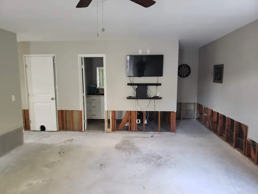 Containment set before drying a room in a Bonney Lake, WA home
